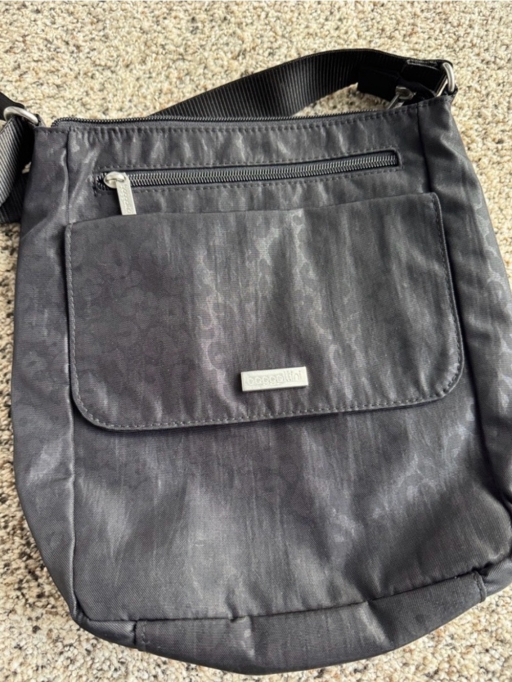Baggallini Black/Grey Cheetah Crossbody Messenger